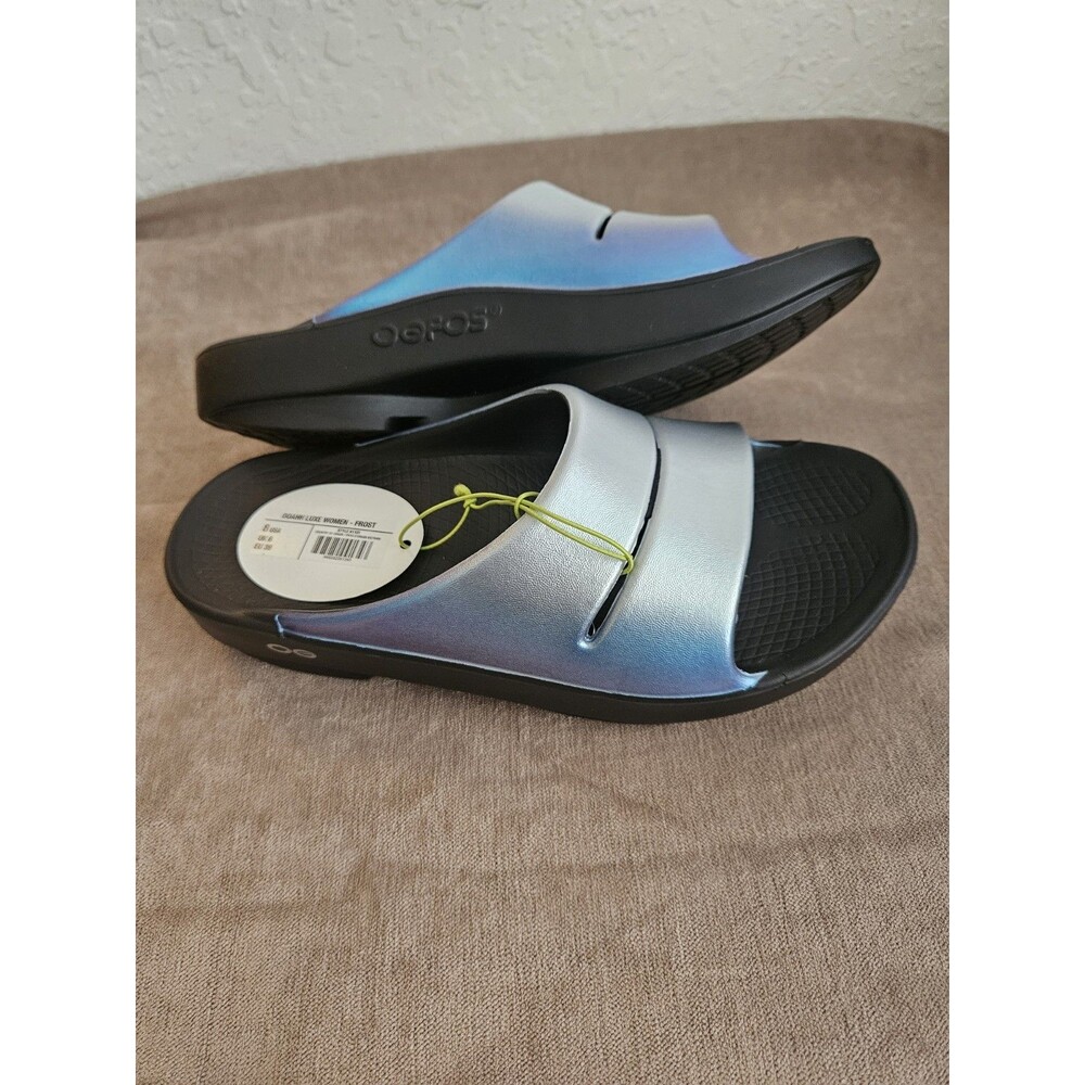 OOFOS OOahh Luxe Unisex Slide Sandals Metallic Blue/Silver Men 6 Women 8